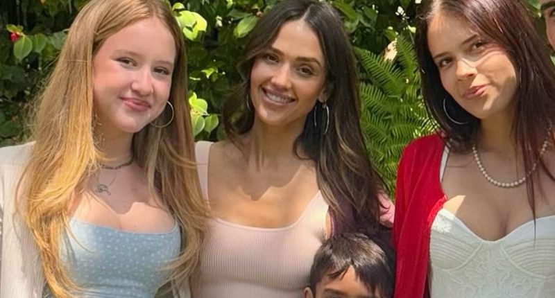Jessica Alba poses with ex for first time in 3 MONTHS