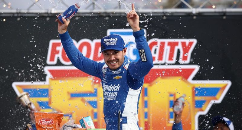 Kyle Larson dominates Food City 500 at Bristol