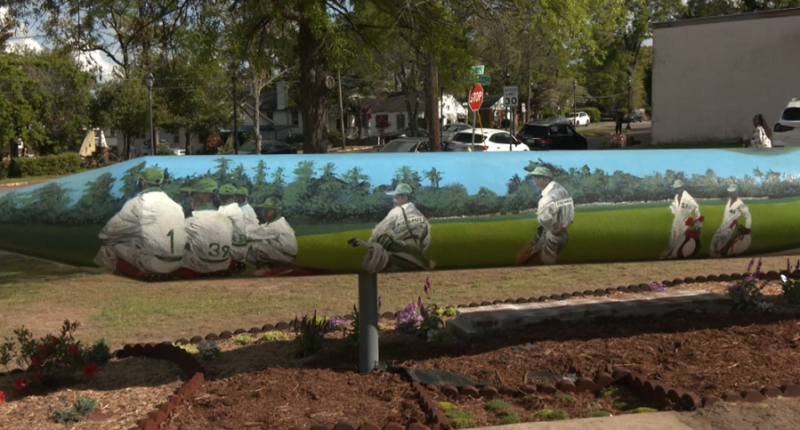 Monument unveiled to honor Augusta's African American caddies
