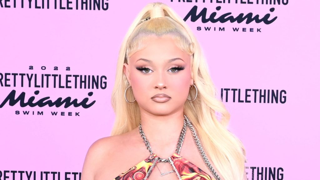 Pic Of Alabama Barker Without Makeup Is Head-Turning