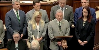 Rep. Carter holds moment of silence for deceased Ft. Stewart soldiers