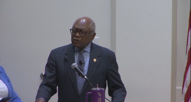 Rep. Jim Clyburn holds public town hall in Beaufort