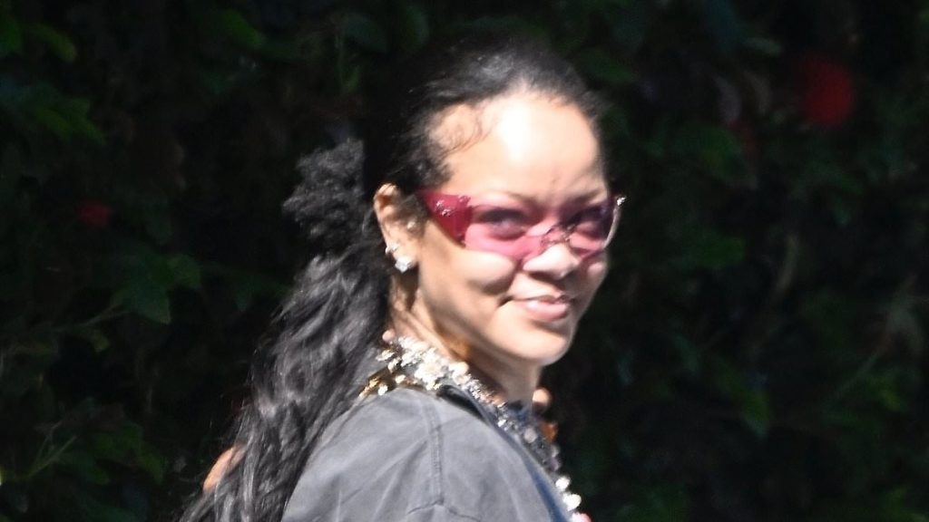 Rihanna conceals her tummy amid pregnancy rumors while with son RZA