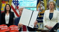 Trump signs executive order targeting college accreditation process