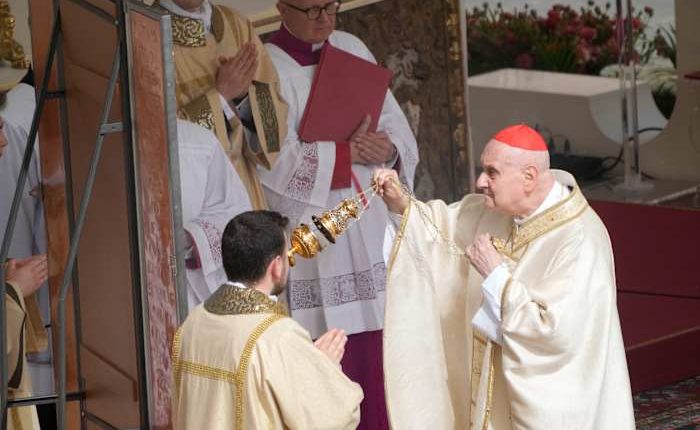 Vatican's Easter Mass opens without Pope Francis as he continues recovering from pneumonia
