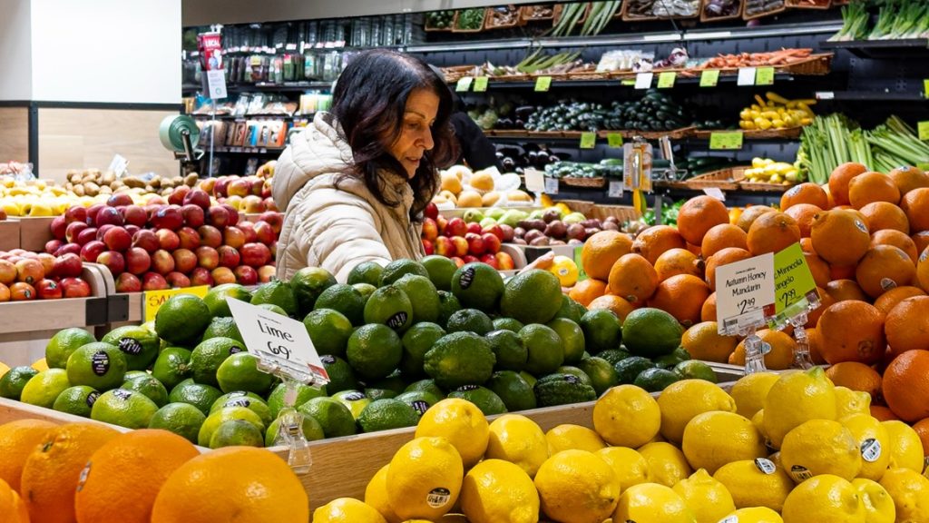 What grocery stores will be open on Easter 2025?