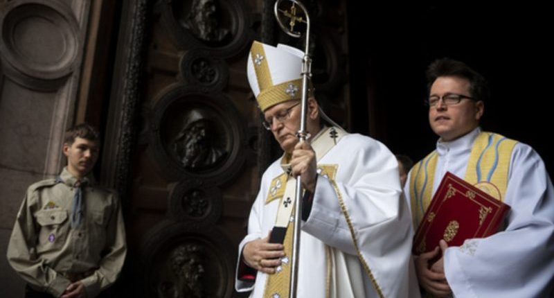 Which cardinals are seen as contenders to be the next pope?