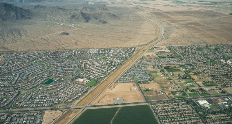 White House authorizes military control of land along the border