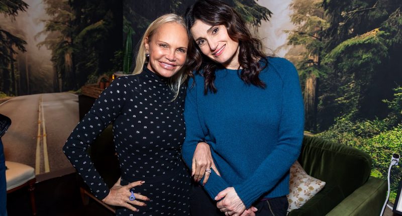 Wicked stars Kristin Chenoweth and Idina Menzel have surprise reunion