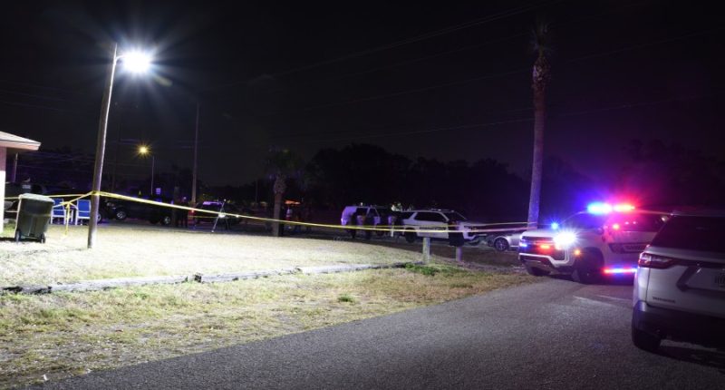 1 dead, 1 suspect at large following shooting in Sarasota: deputies