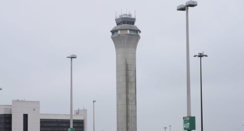 Air traffic controller says its ‘safe to fly’ but ‘avoid Newark’