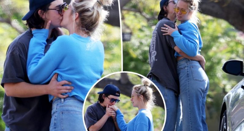 Anna Camp makes out with new girlfriend Jade Whitkey