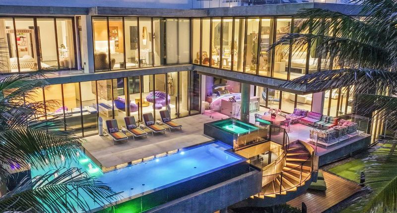 Billionaire with bizarre Trump link lists Florida mansion for $44M