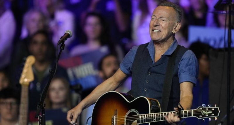 Bruce Springsteen on Trump: US 'in hands of corrupt, incompetent and treasonous administration'