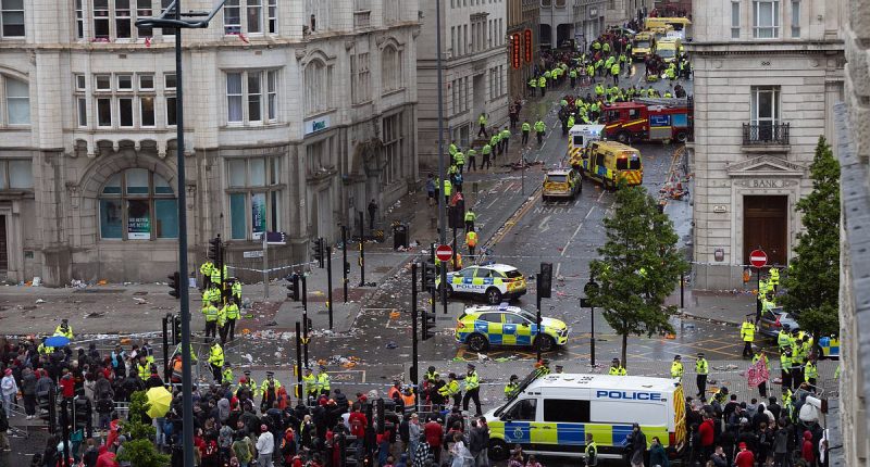 Car 'collides' with crowd at Liverpool's trophy parade