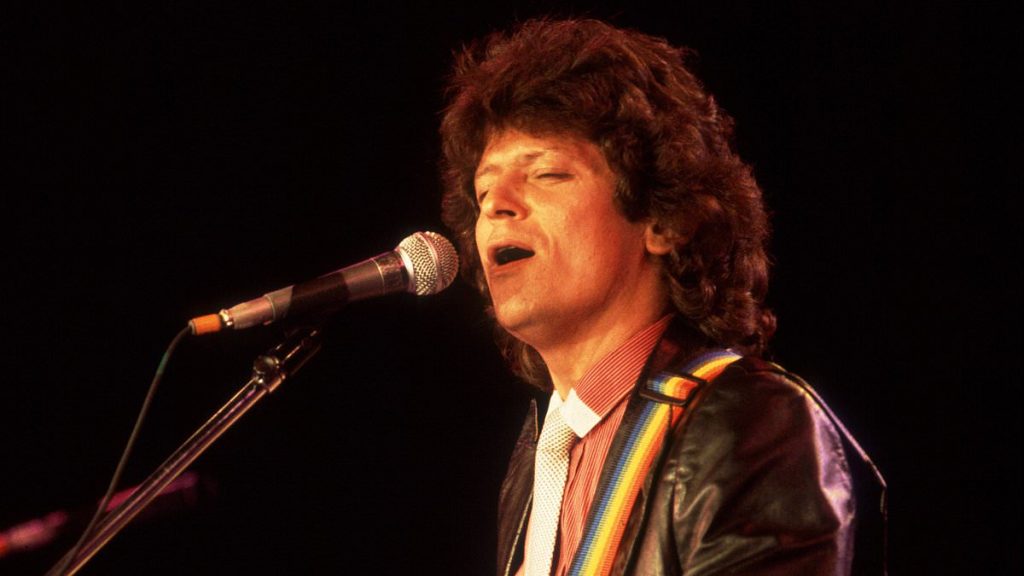 Country music singer dies aged 73 after being admitted to hospice care