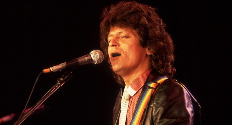 Country music singer dies aged 73 after being admitted to hospice care