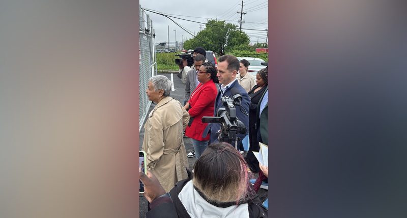 Dem Congress members storm New Jersey ICE prison to conduct 'oversight visit': 'People deserve dignity'