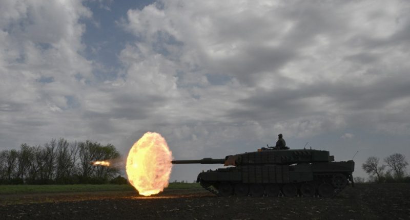 Ukrainian tank crew firing a Leopard 2A4 tank.