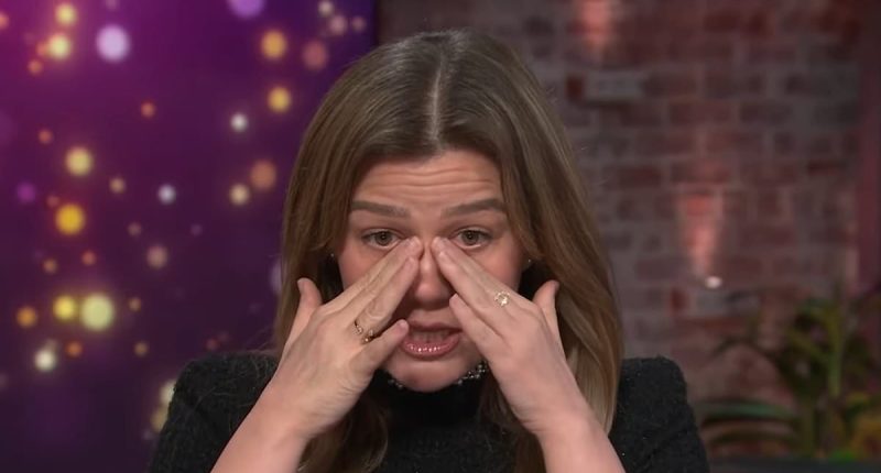 Kelly Clarkson Show faces 'collapse', staff beg for iconic replacement