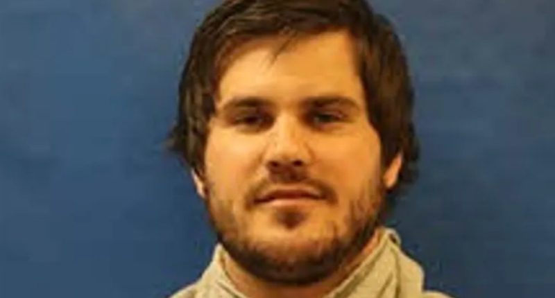 Manhunt on in Texas for Murder Suspect Who Cut Off Ankle Monitor 4 Days Before Trial