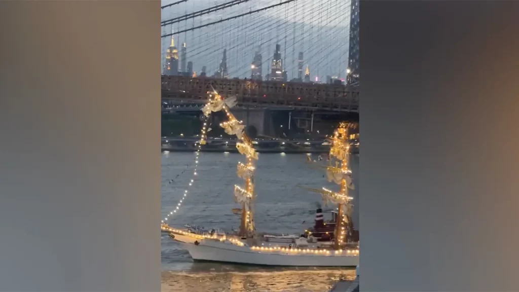 Massive sailing vessel collides with Brooklyn Bridge in dramatic NYC crash caught on camera