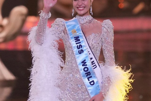 Opal Suchata Chuangsri, Miss World, waving.