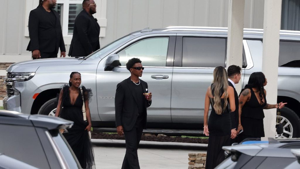 NFL star Travis Hunter and stunning bride Leanna Lenee's wedding shots