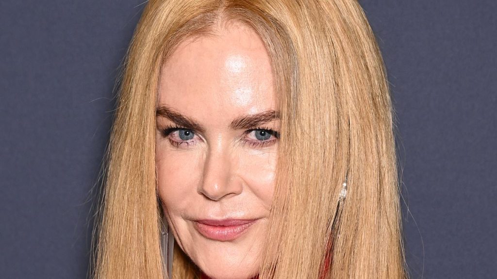 Nicole Kidman suffers an epic fail with her wig  at Cannes
