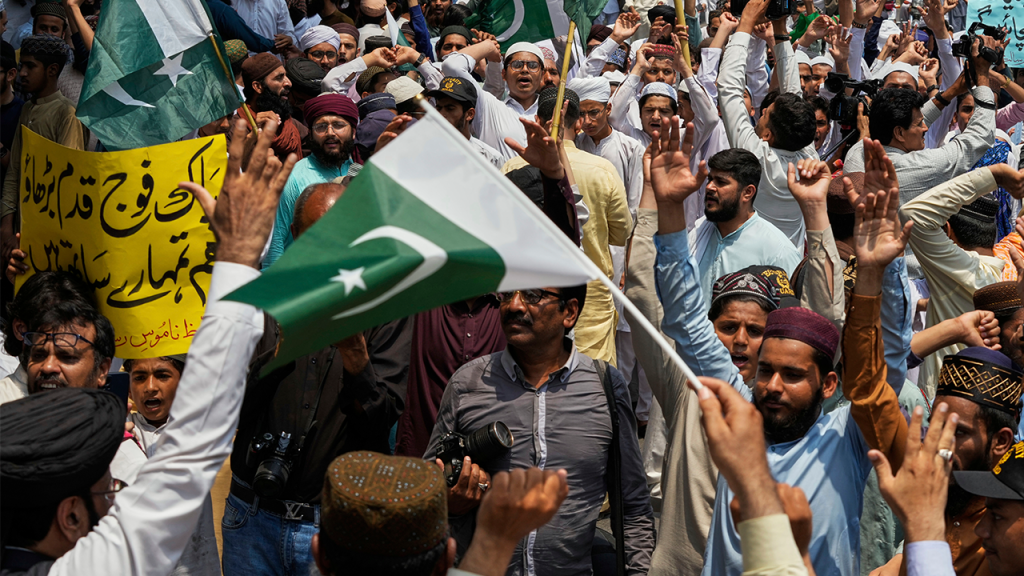 Pakistan, India suggest possible de-escalation amid both countries' missile strikes