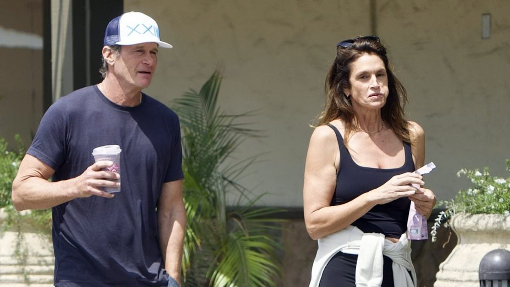 Supermodel Cindy Crawford goes makeup free for lunch date