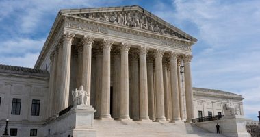 Trump administration asks Supreme Court to lift block on mass layoffs 