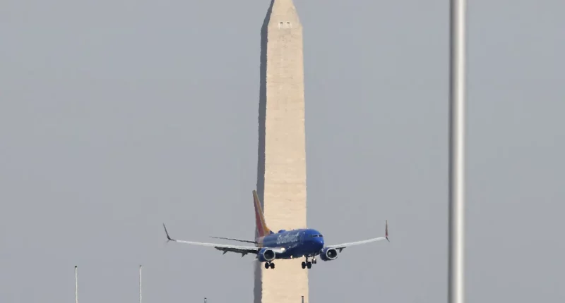 Two planes do 'go-arounds' to avoid military helicopter near Reagan Washington National Airport