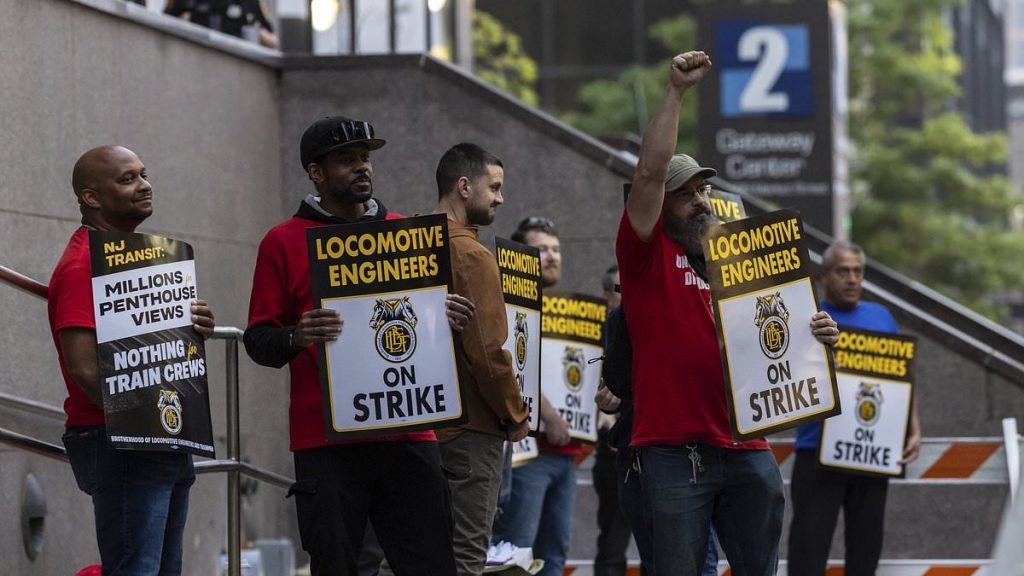 Worst in '40 years strike' sparks MAYHEM in America's busiest city