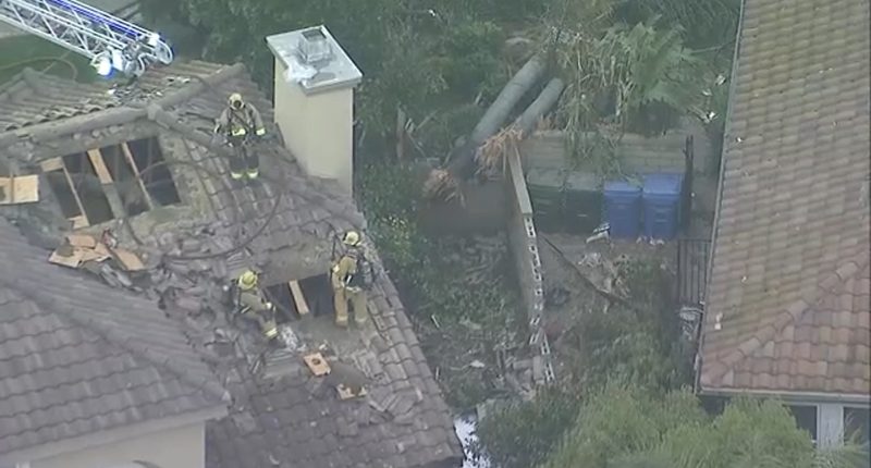 1 dead after small plane crashes into homes in Simi Valley, California, officials say