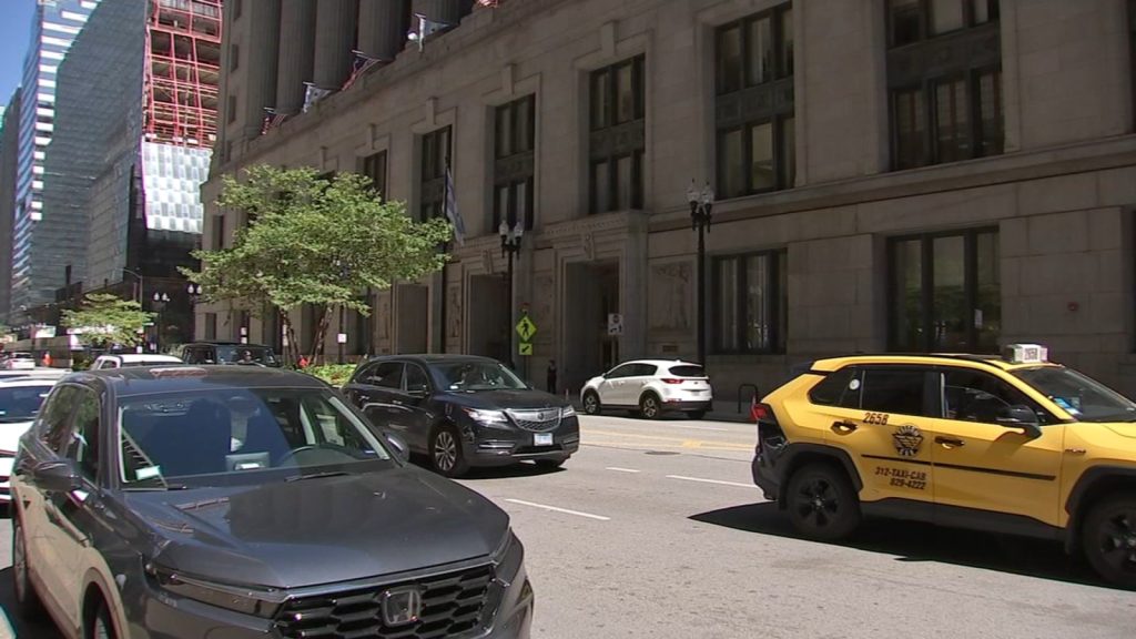 Alderpersons aim to give watchdog Chicago City Council Office of Financial Analysis a boost amid clash over Chicago budget