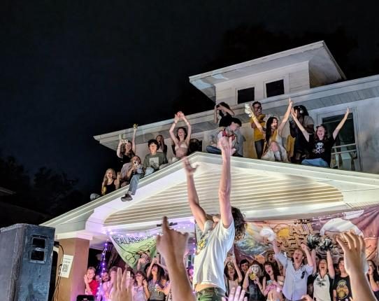 All-American Rejects put on concert at Missouri college house