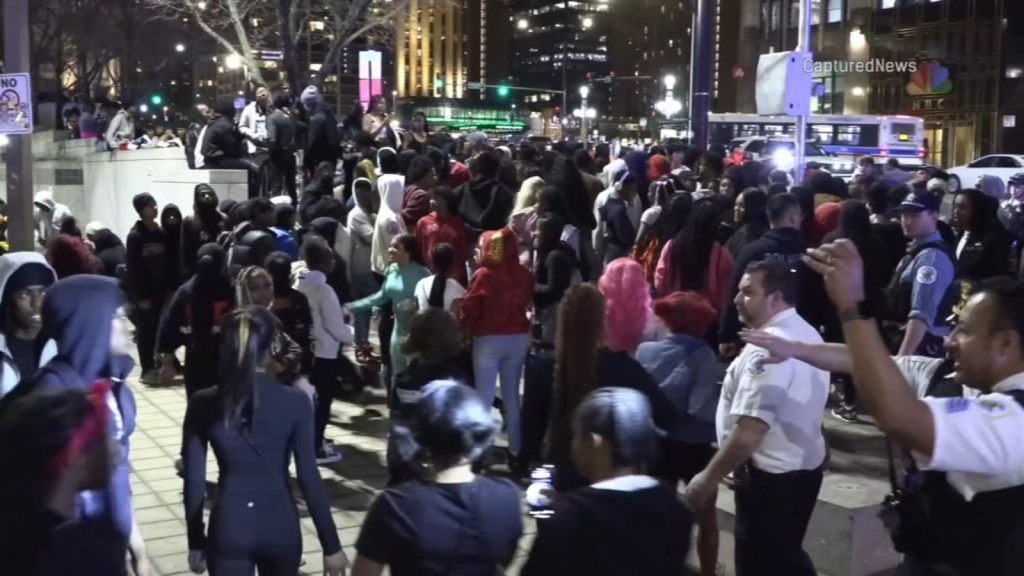 Amid plans of possible teen takeover, Chicago Police Department and Chicago Public Schools issue warning