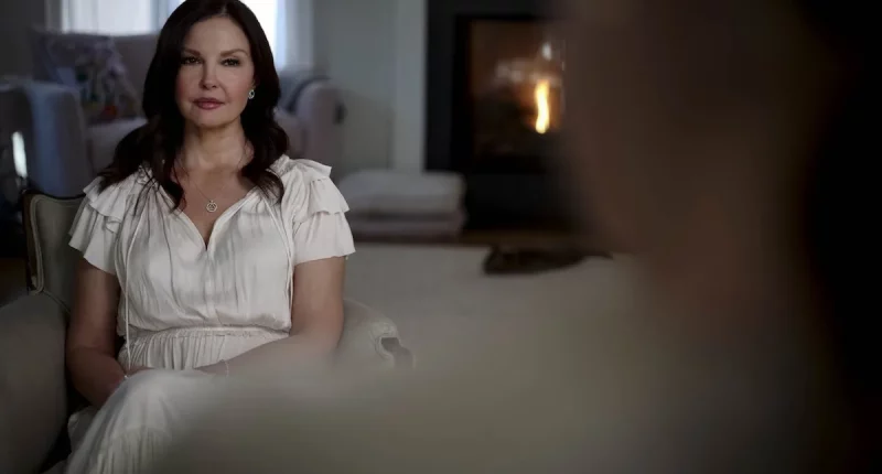 Ashley Judd Felt 'Invisible' as Naomi and Wynonna Judd's Country Music Career Took Off