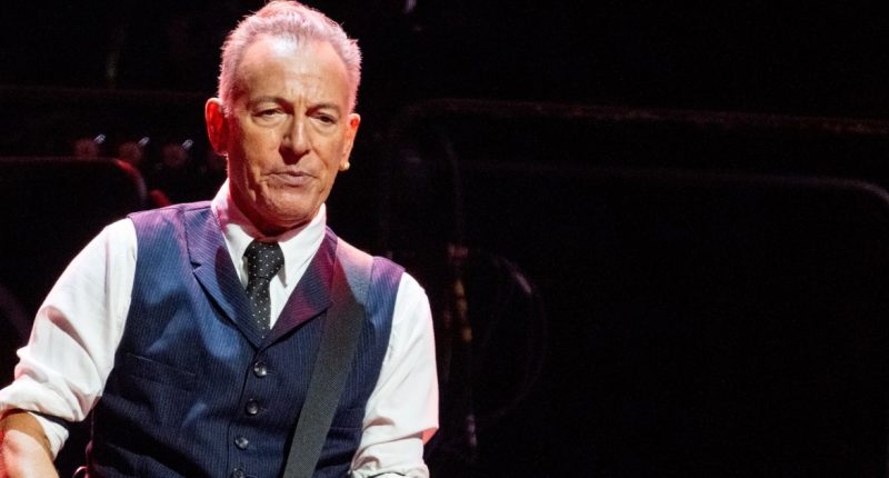 Bruce Springsteen opens U.K. tour by calling Trump 'unfit' for office