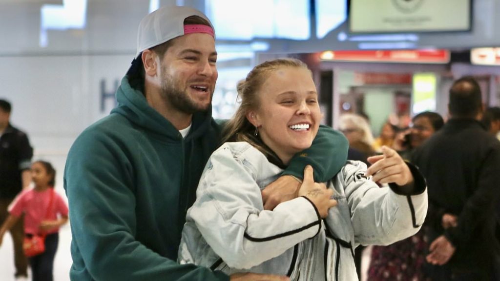 Chris Hughes sweetly welcomes JoJo Siwa back to the UK