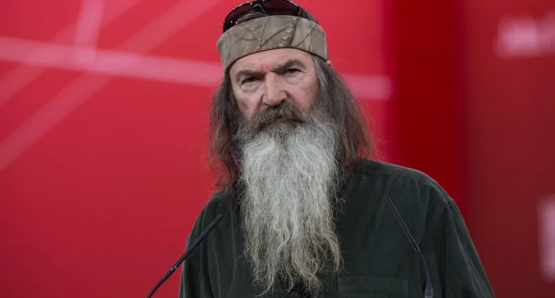'Duck Dynasty' Star Phil Robertson Dies; Sadie Robertson Shares Tribute to 'Papaw Phil'