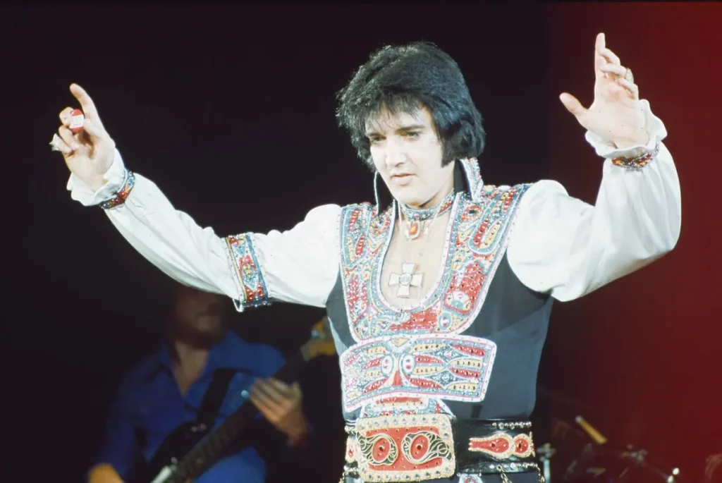 Elvis Presley Was so Insecure That His Friends Warned to Never ‘Embarrass’ Him