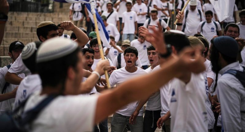 Far-right Israelis confront Palestinians, other Israelis in violent Jerusalem march