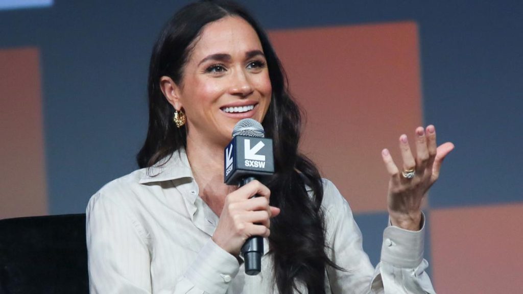 Flight attendant treasures Meghan Markle's handwritten note