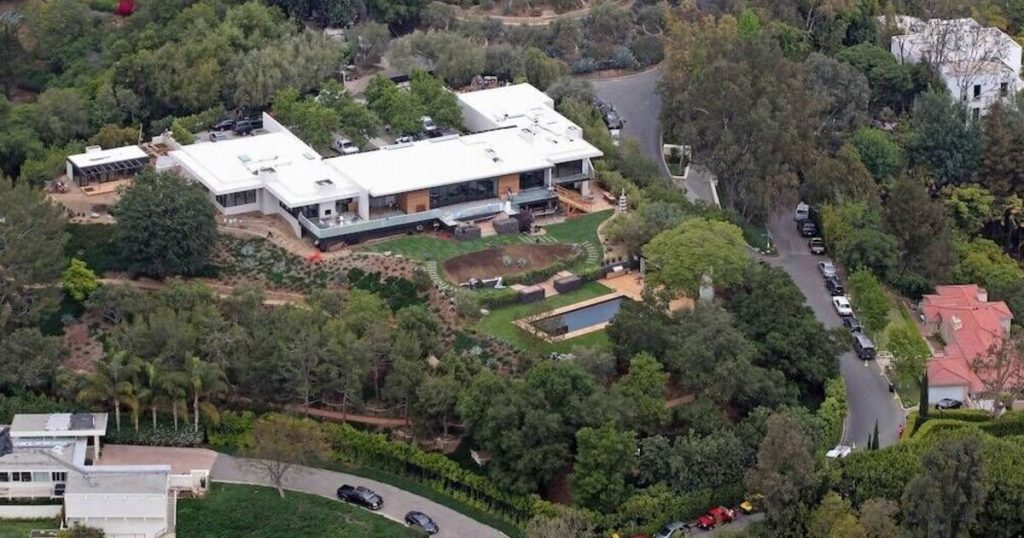 Jennifer Aniston's 'stalker' probed over 'bizarre' posts after breaching actress' mansion