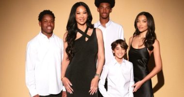 KIMORA LEE SIMMONS IS 'BACK IN THE FAB LANE' WITH ALL 5 OF HER KIDS