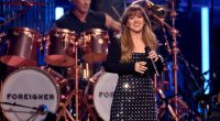 Kelly Clarkson Likes Compliments About Her Looks, Jokes 'I Was Fat Before'
