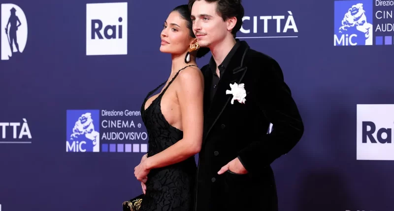 Lip-Reading Expert Catches What Kylie Jenner and Timothée Chalamet Really Said During Their Red Carpet Moment Together