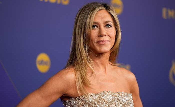 Man arrested after ramming car into front gate of Jennifer Aniston's Los Angeles home